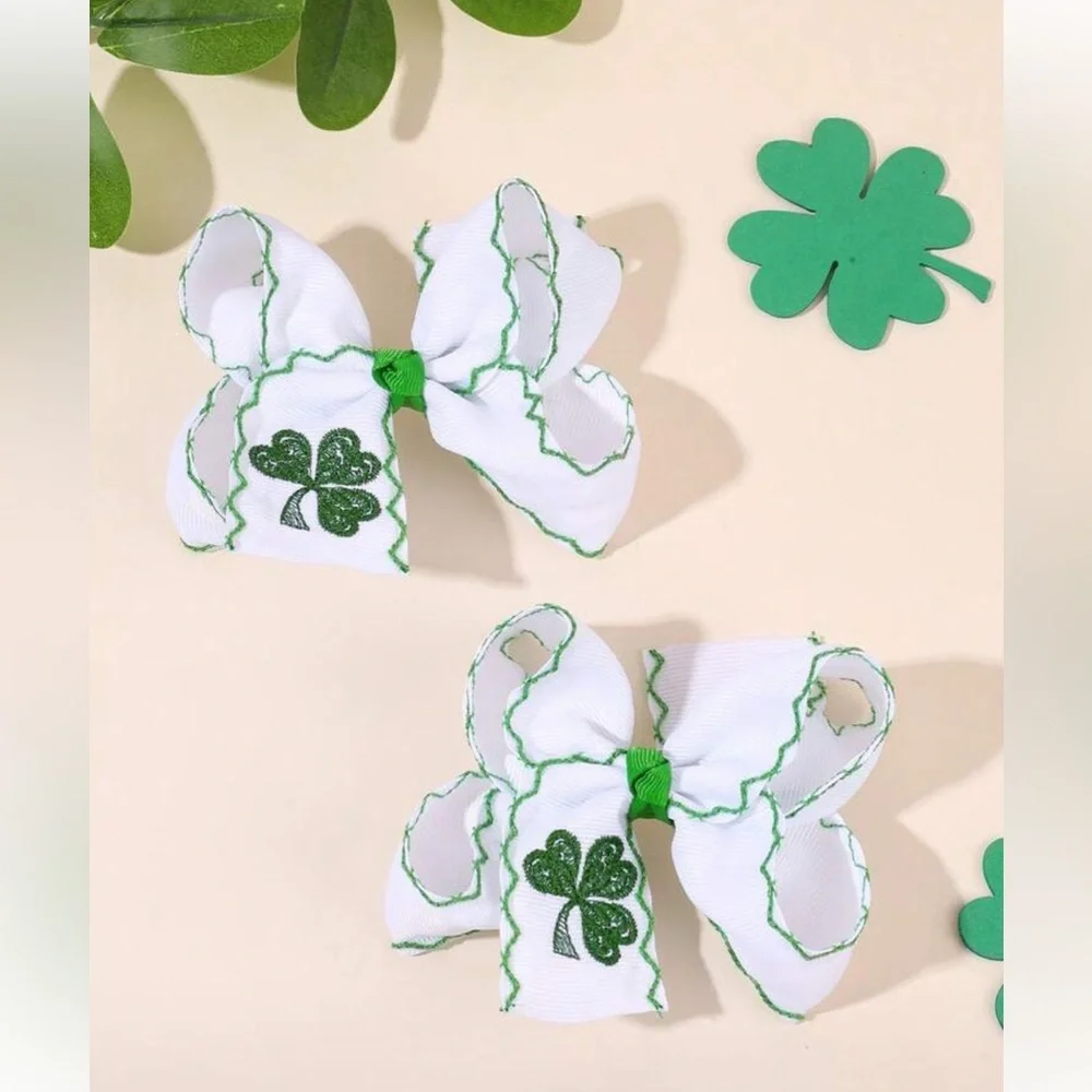 🌱🦢4 FOR $15!🦢🌱 White and Green Shamrock Hair Bows